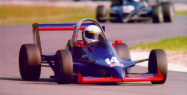 Ennis Bragg racing at Roebling Road in 1997